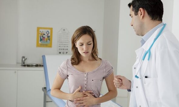 The gastroenterologist will explain in detail to the pancreatitis patient how to eat so as not to harm the body